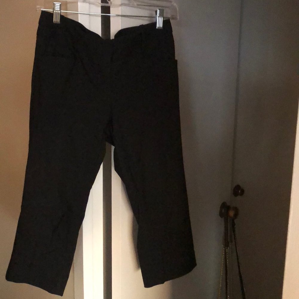 Black cropped capris- gently used
